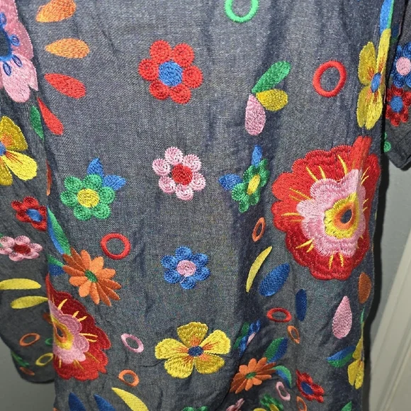 NWT Savanna Jane Dark Chambray V-Neck Tunic w/Multicolor Floral Embroidery Sz 1X - Picture 3 of 7